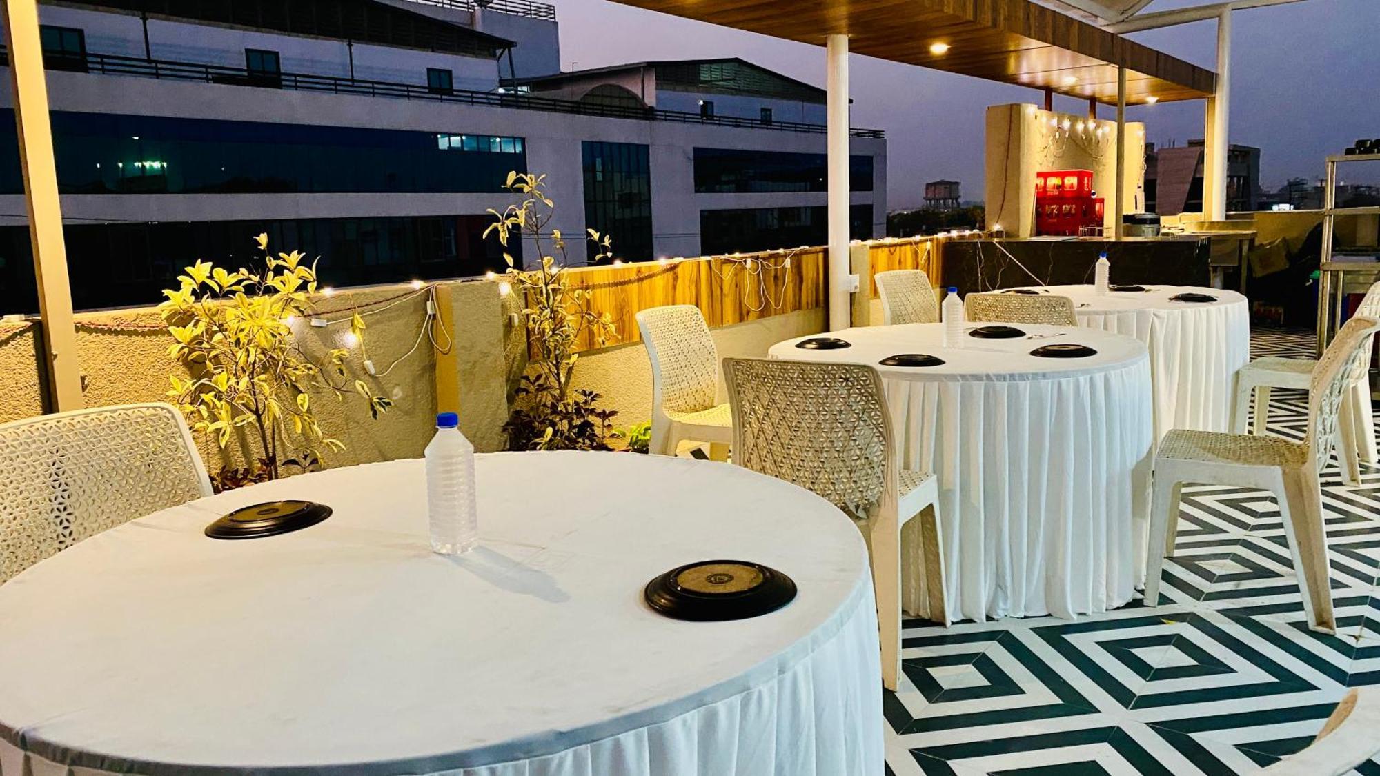 Hotel Aranyasutra Inaya, إندور المظهر الخارجي الصورة