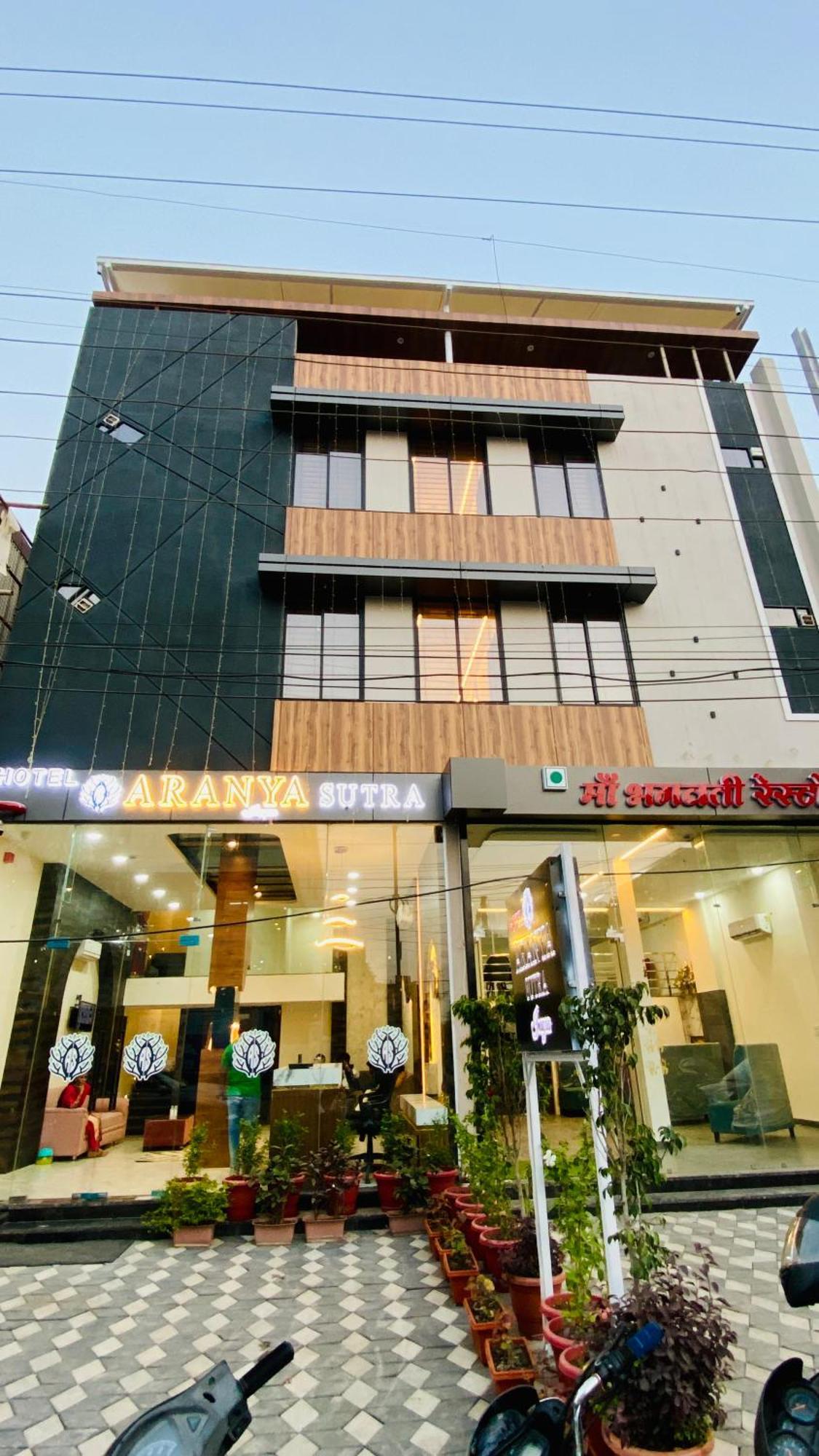 Hotel Aranyasutra Inaya, إندور المظهر الخارجي الصورة