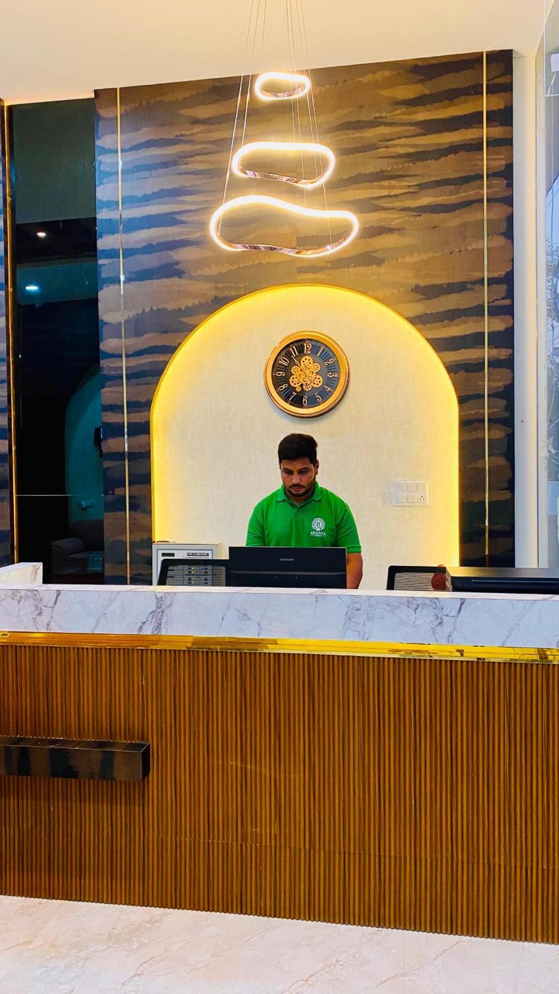 Hotel Aranyasutra Inaya, إندور المظهر الخارجي الصورة